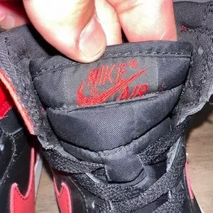 Selling a pair of 2001 bred1’s in pristine condition Sz10 with og jumpman dog ta jordan Nike | Shoes | Selling A Pair Of 20 Bred1s In  main image 4